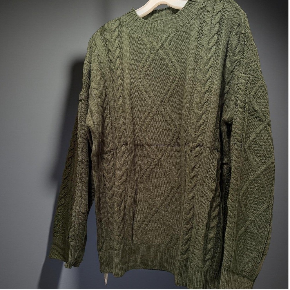 NWT Womens Olive Green Cable Knit Sweater Long Sleeve Crew Neck Cozy Warm Size M